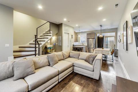 2339 N Drake Ave, Chicago, IL 60647 photo 4