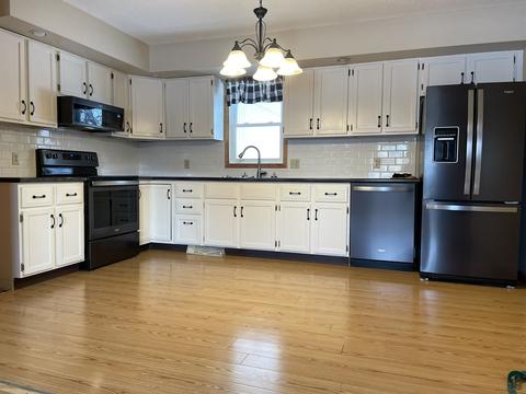 405 E Van Buren St, Ohio, IL 61349 photo 4