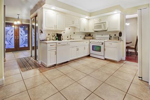 18334 Maple St, Lansing, IL 60438 photo 4