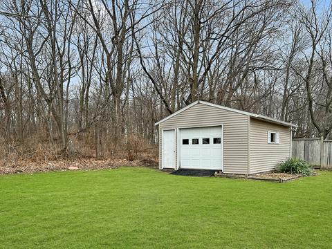 2388 Eagle Dr, Freeport, IL 61032 photo 4