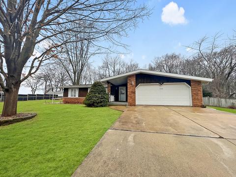 2388 Eagle Dr, Freeport, IL 61032 photo 2