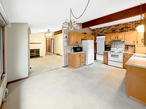 2388 Eagle Dr, Freeport, IL 61032 photo 9