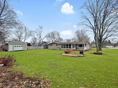 2388 Eagle Dr, Freeport, IL 61032 photo 3