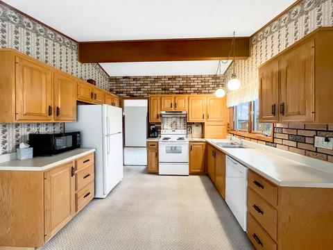 2388 Eagle Dr, Freeport, IL 61032 photo 5