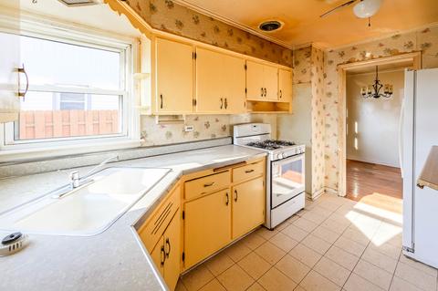 1315 Dennis Pl, Des Plaines, IL 60018 photo 5