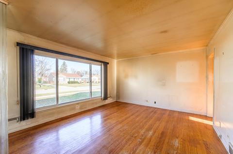 1315 Dennis Pl, Des Plaines, IL 60018 photo 2