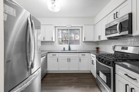 1772 Gloucester Ct #A, Wheaton, IL 60189 photo 9