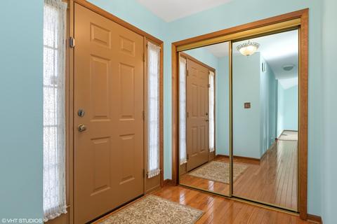 3109 W Lorient Dr, Mchenry, IL 60050 photo 2
