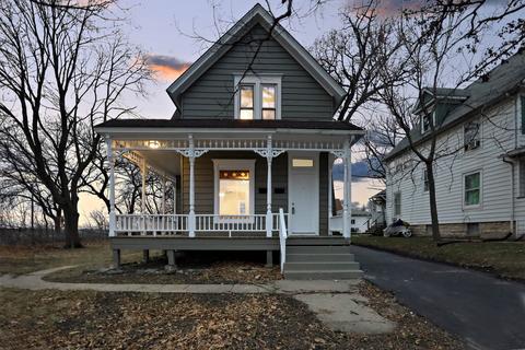 754 Grace St, Elgin, IL 60120 photo 2