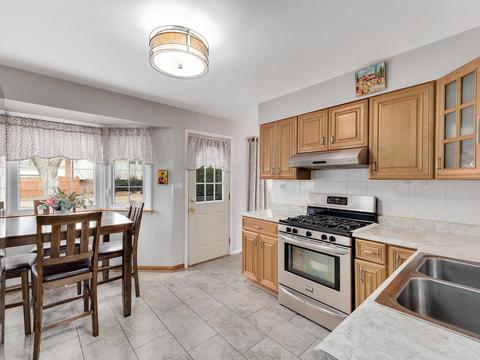 80 Dulles Rd, Des Plaines, IL 60016 photo 11