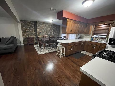 18135 Clyde Ave, Lansing, IL 60438 photo 2