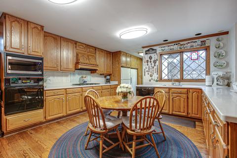 889 Willow Rd, Winnetka, IL 60093 photo 2