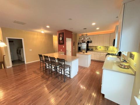 5905 Leeds Rd, Hoffman Estates, IL 60192 photo 5