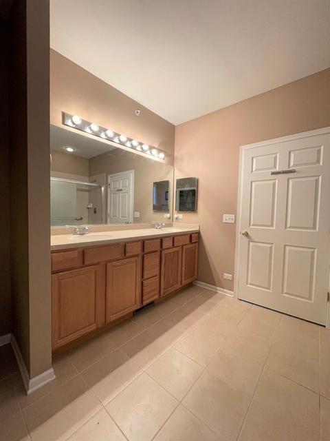 5905 Leeds Rd, Hoffman Estates, IL 60192 photo 8