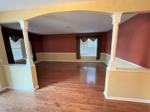 5905 Leeds Rd, Hoffman Estates, IL 60192 photo 3