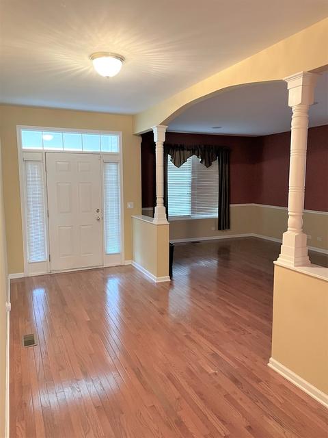 5905 Leeds Rd, Hoffman Estates, IL 60192 photo 2