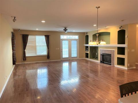 5905 Leeds Rd, Hoffman Estates, IL 60192 photo 4