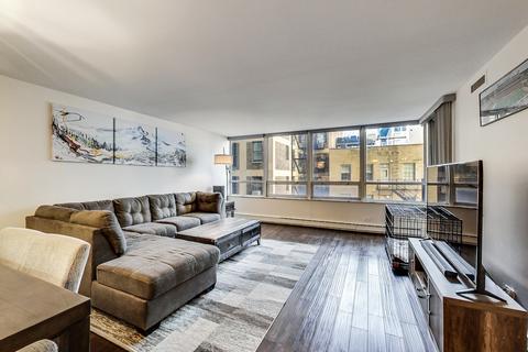201 E Chestnut St #7F, Chicago, IL 60610 photo 4