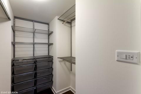 201 E Chestnut St #7F, Chicago, IL 60610 photo 19