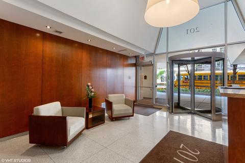 201 E Chestnut St #7F, Chicago, IL 60610 photo 3