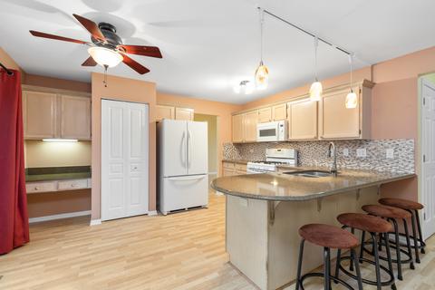 425 Summersweet Ln, Bartlett, IL 60103 photo 7