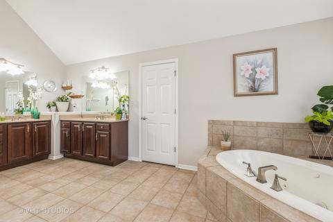 935 Riverstone Dr, Aurora, IL 60502 photo 11