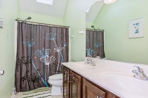 935 Riverstone Dr, Aurora, IL 60502 photo 17