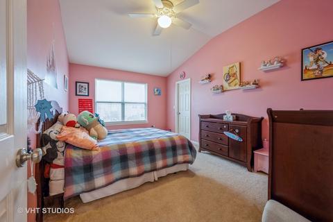582 Limerick Dr, Elgin, IL 60123 photo 3