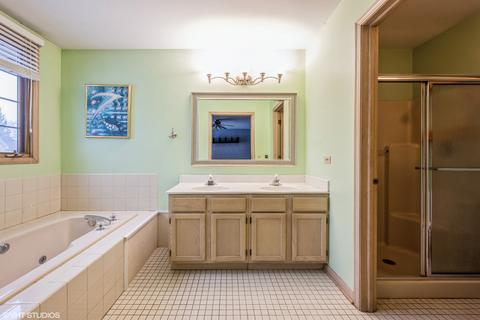 942 Ascot Dr, Elgin, IL 60123 photo 8