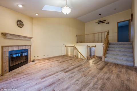 942 Ascot Dr, Elgin, IL 60123 photo 3
