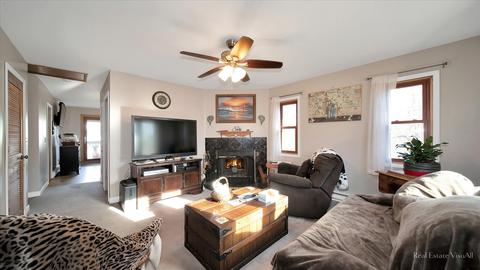 100 Filip St, Algonquin, IL 60102 photo 2