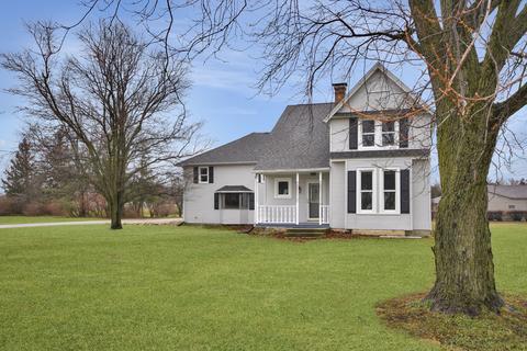 402 Sunset Dr, Chenoa, IL 61726 photo 2