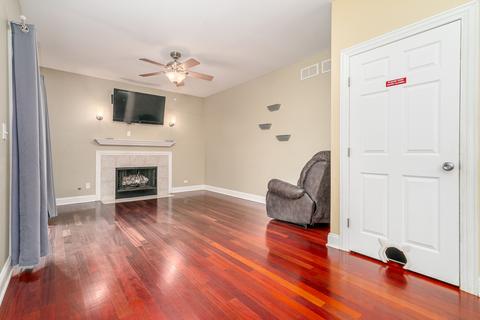 716 E 11th St, Lockport, IL 60441 photo 6