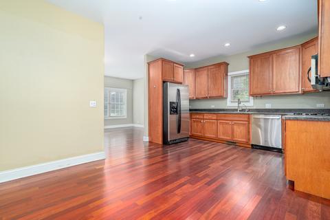716 E 11th St, Lockport, IL 60441 photo 5