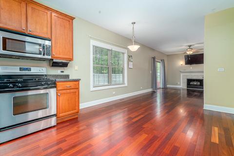 716 E 11th St, Lockport, IL 60441 photo 2