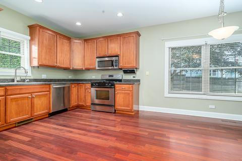 716 E 11th St, Lockport, IL 60441 photo 3