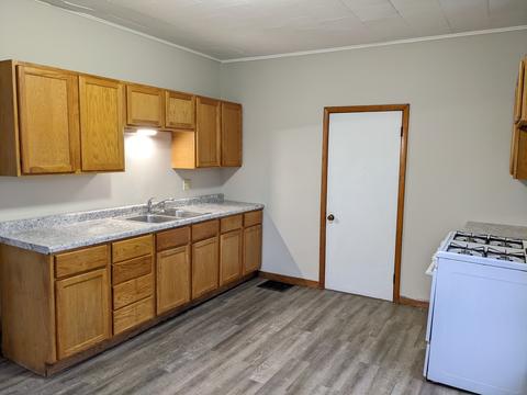 944 Empire St, Freeport, IL 61032 photo 5