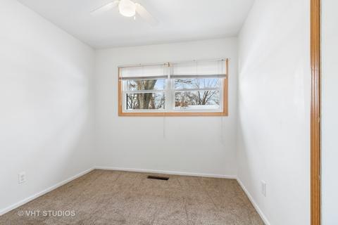 1202 Clover Ln, Mchenry, IL 60051 photo 9