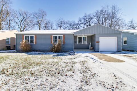 220 Meadowbrook Dr, Bloomington, IL 61701 photo 1