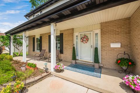 902 69th St, Darien, IL 60561 photo 2