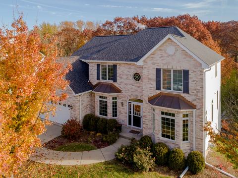 1261 Bison Ln, Hoffman Estates, IL 60192 photo 1