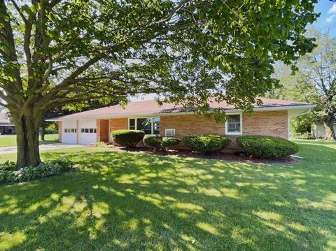 1972 E Fleming St, Watseka, IL 60970 photo 1