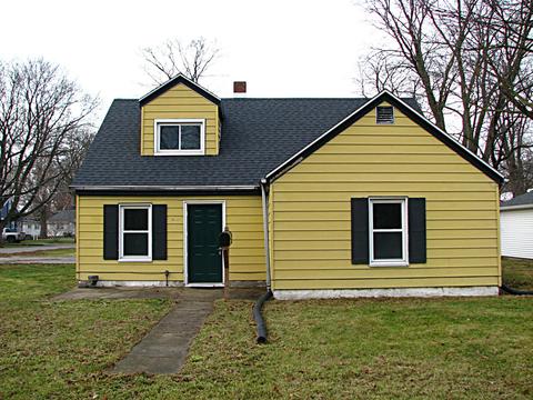 700 E Scott St, Tuscola, IL 61953 photo 2