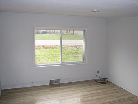 700 E Scott St, Tuscola, IL 61953 photo 4