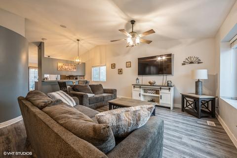 706 Mariner Dr, Elgin, IL 60120 photo 3
