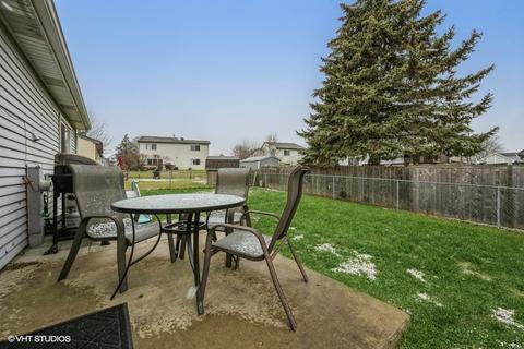706 Mariner Dr, Elgin, IL 60120 photo 2