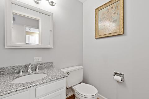 1045 Wheaton Oaks Dr, Wheaton, IL 60187 photo 15
