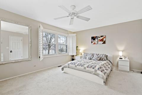 1045 Wheaton Oaks Dr, Wheaton, IL 60187 photo 9
