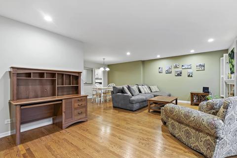 1045 Wheaton Oaks Dr, Wheaton, IL 60187 photo 6