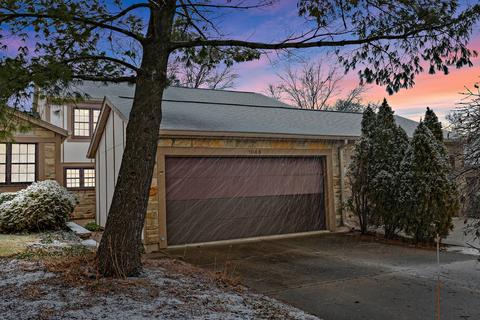 1045 Wheaton Oaks Dr, Wheaton, IL 60187 photo 1